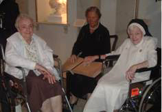 Picture of older people with wheelchair and walker