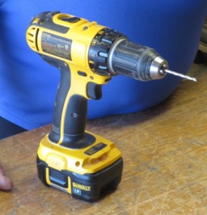 Battery-powered cordless drill