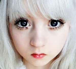 Venus Palermo with circle lenses