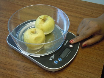 food scale with apples in bowl