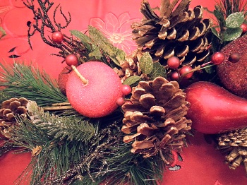 wreath with pinecones and red ornaments