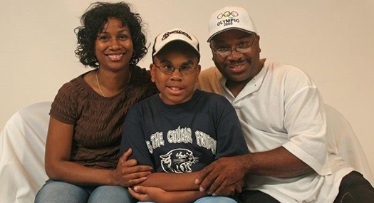 mom, dad, and son hugging